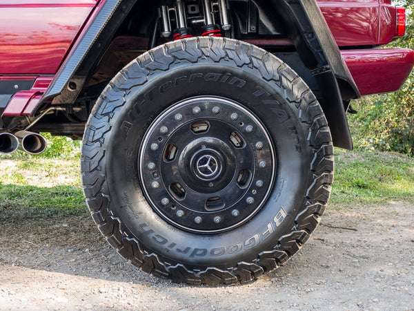 Load image into Gallery viewer, 4x4 squared g wagon beadlock wheels hutchinson mercedes w463 oem g500 g550 8x6.5 bolt pattern 18 inch wheel diameter