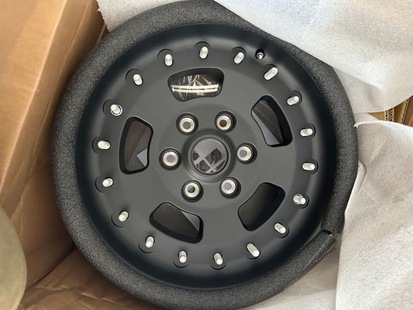 Load image into Gallery viewer, hutchinson rock monster 17 inch beadlock wheel ford bronco wa-2534 2534 6-on-5.5 17x8.5