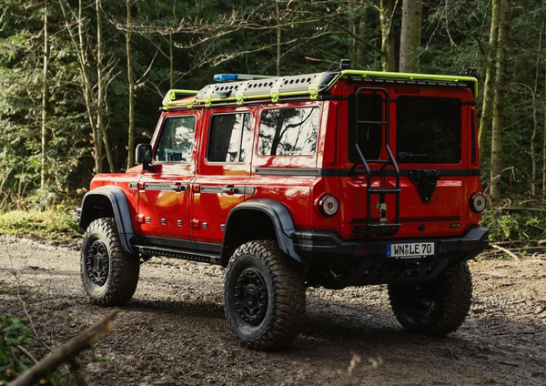 Load image into Gallery viewer, ineos grenadier off road side steps running boards rock sliders high jack mount letech lennartz-technik