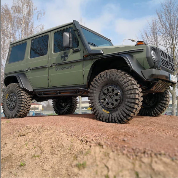 Load image into Gallery viewer, g wagon g wagen geladnewagen rock sliders side step side protection for mercedes g wagon w463 w461 g500 g550 g55 g63