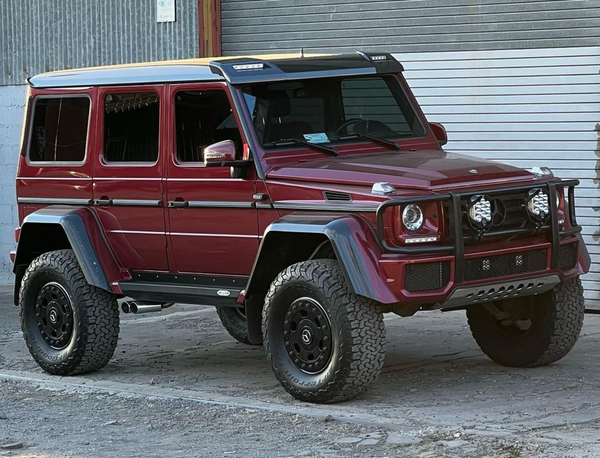 Load image into Gallery viewer, 4x4 squared g wagon beadlock wheels hutchinson mercedes w463 oem g500 g550 8x6.5 bolt pattern 18 inch wheel diameter