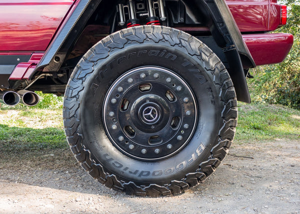 Load image into Gallery viewer, 4x4 squared g wagon beadlock wheels hutchinson mercedes w463 oem g500 g550 8x6.5 bolt pattern 18 inch wheel diameter