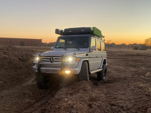 Load image into Gallery viewer, g wagon lifted 4 inch lift kit 100mm lift kit for Mercedes G Wagon G Wagen Gelandewagen Jack Wagon Overlanding Suspension Mercedes Benz w463 w461 w460 G500 G550 G55 G63 AMG